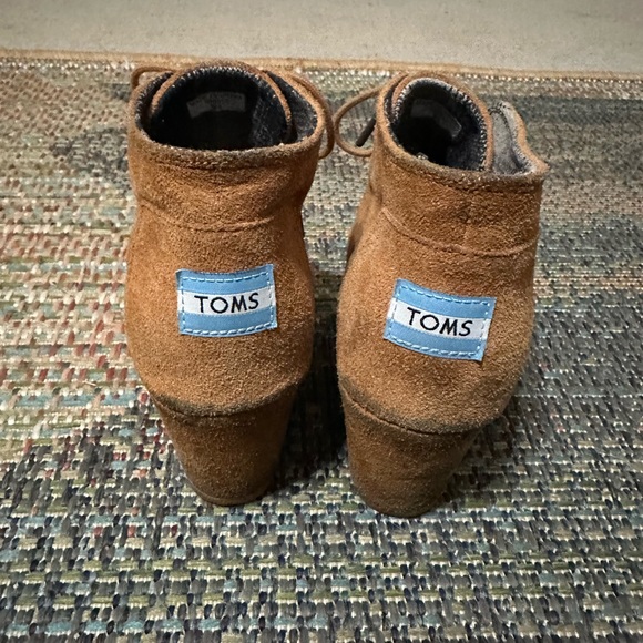 Toms - Picture 5 of 5